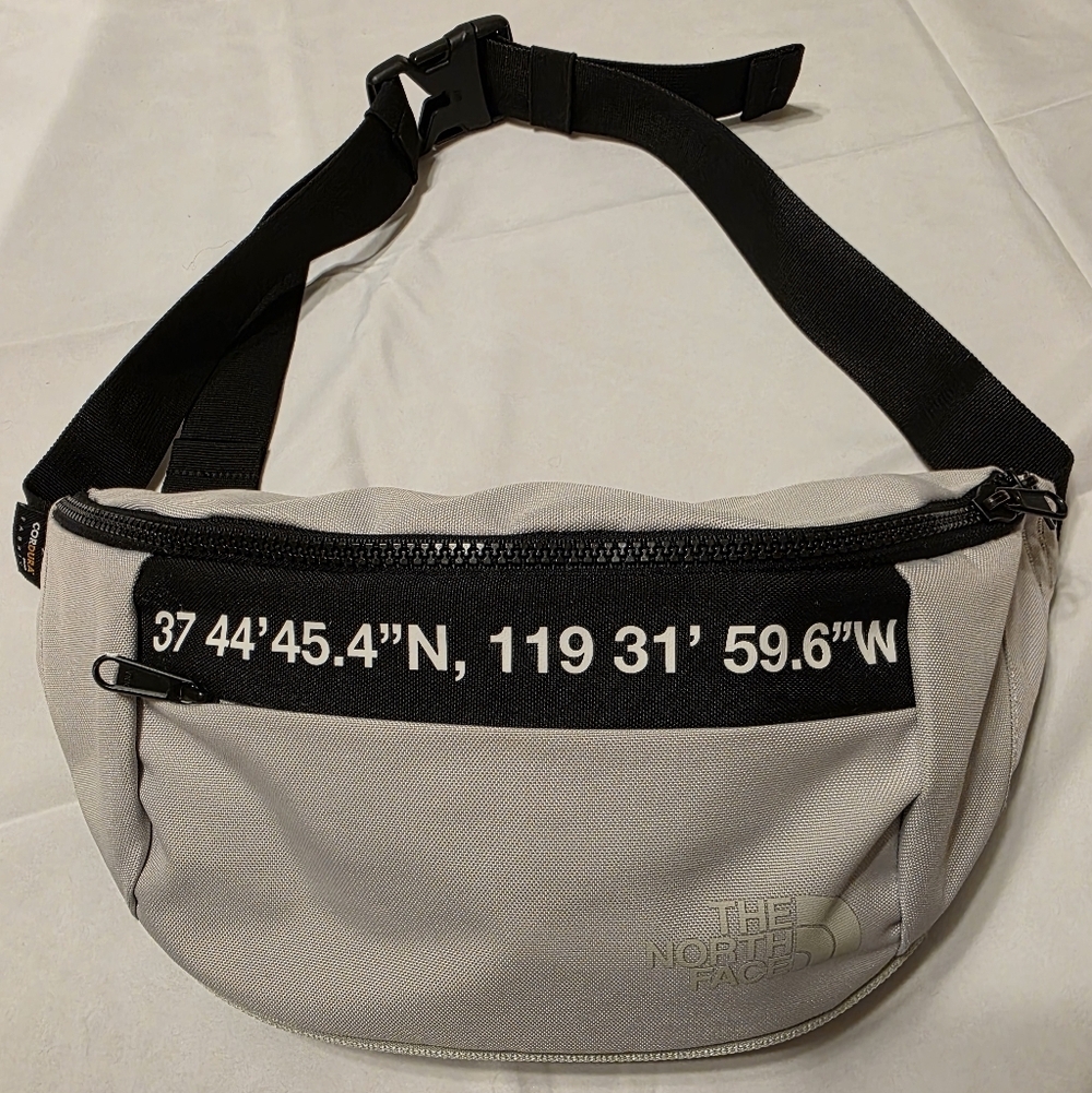 The North Face Borealis LIGHT Gray 13" Sling Bag, EUC - Picture 3 of 16